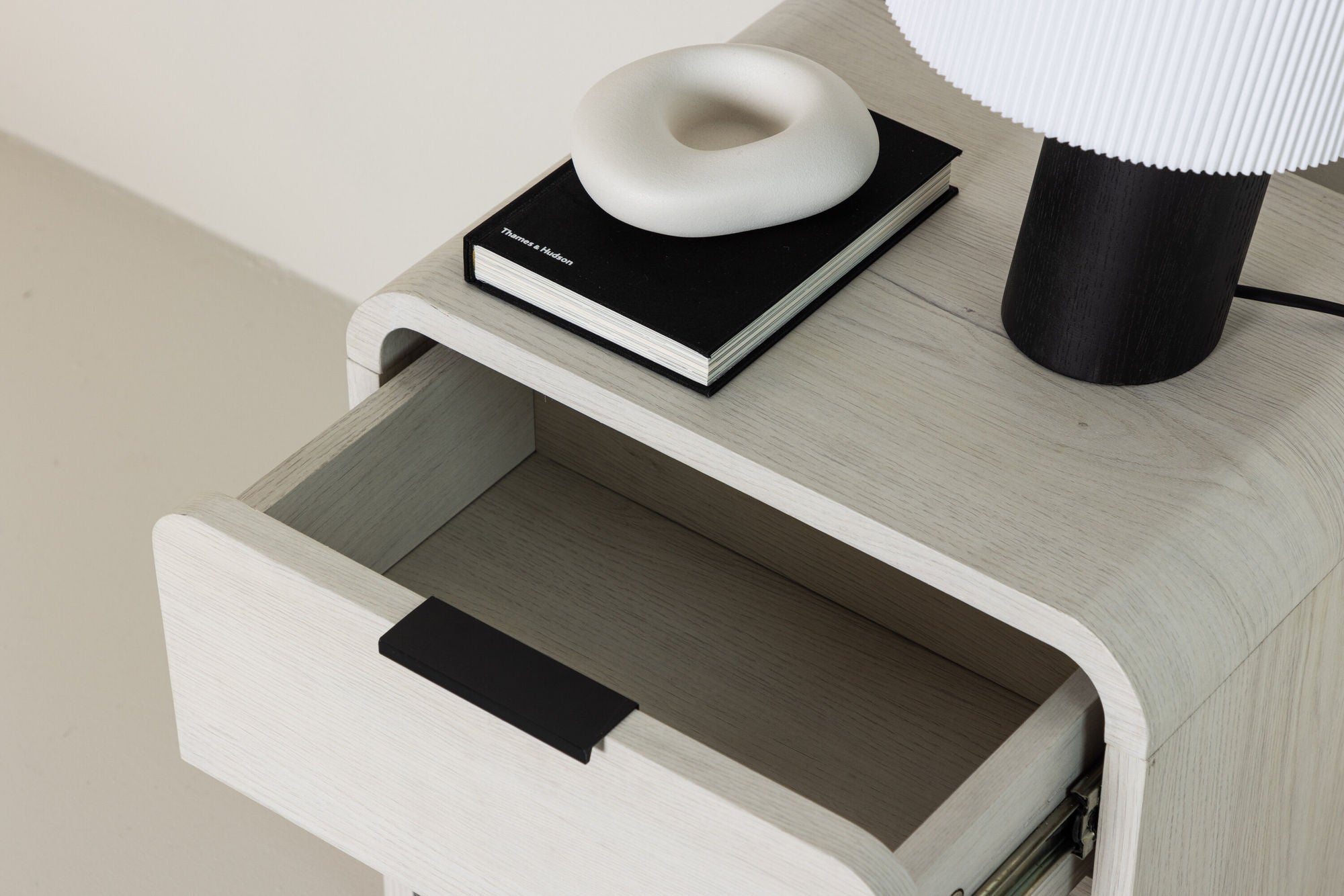 Venture Home Lyngdal Side bord - Whitewash / MDF
