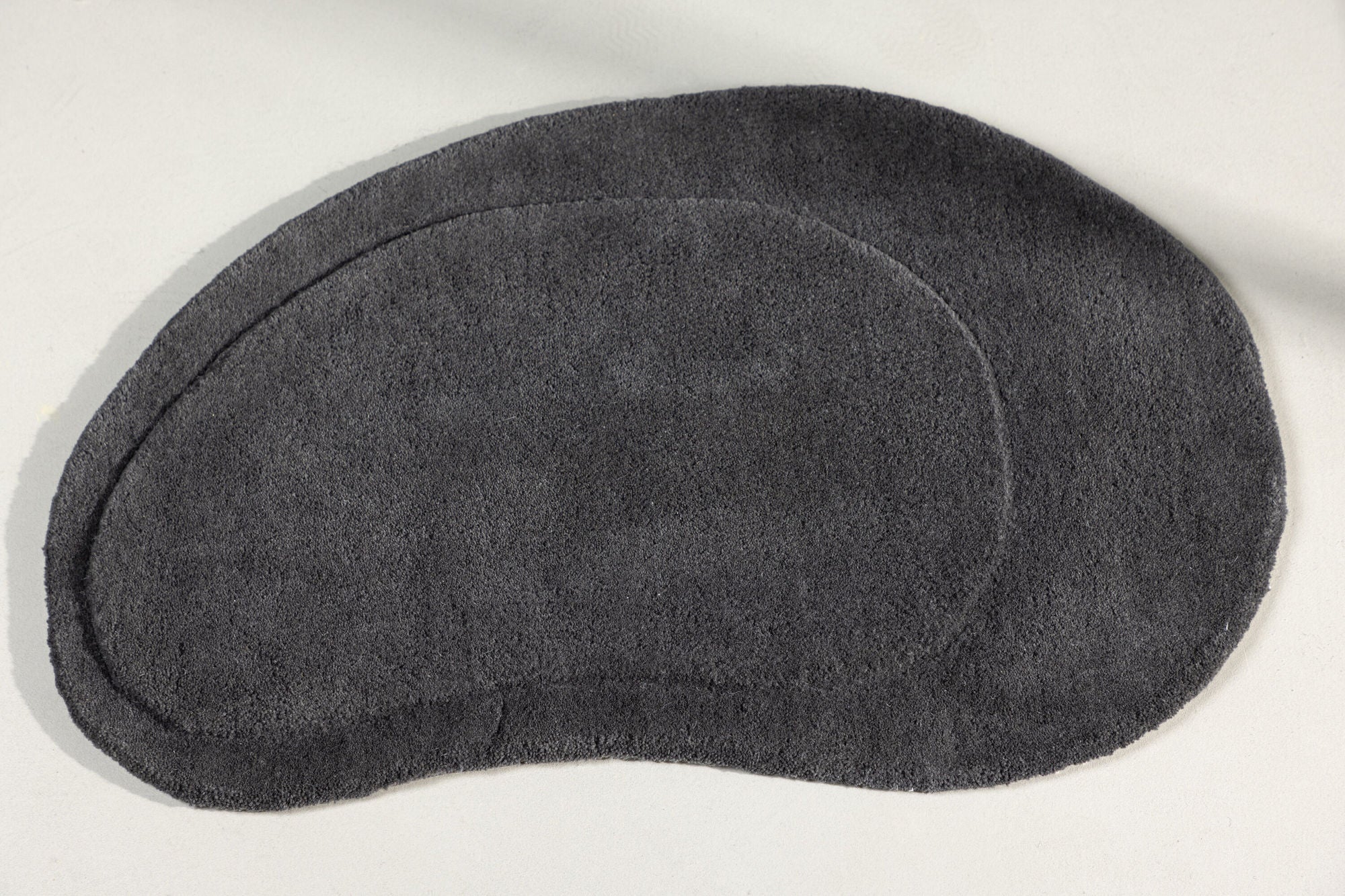 Venture Home Sten Wool Blend w Cloth backing - 50*75-  -Oval -Dark grey