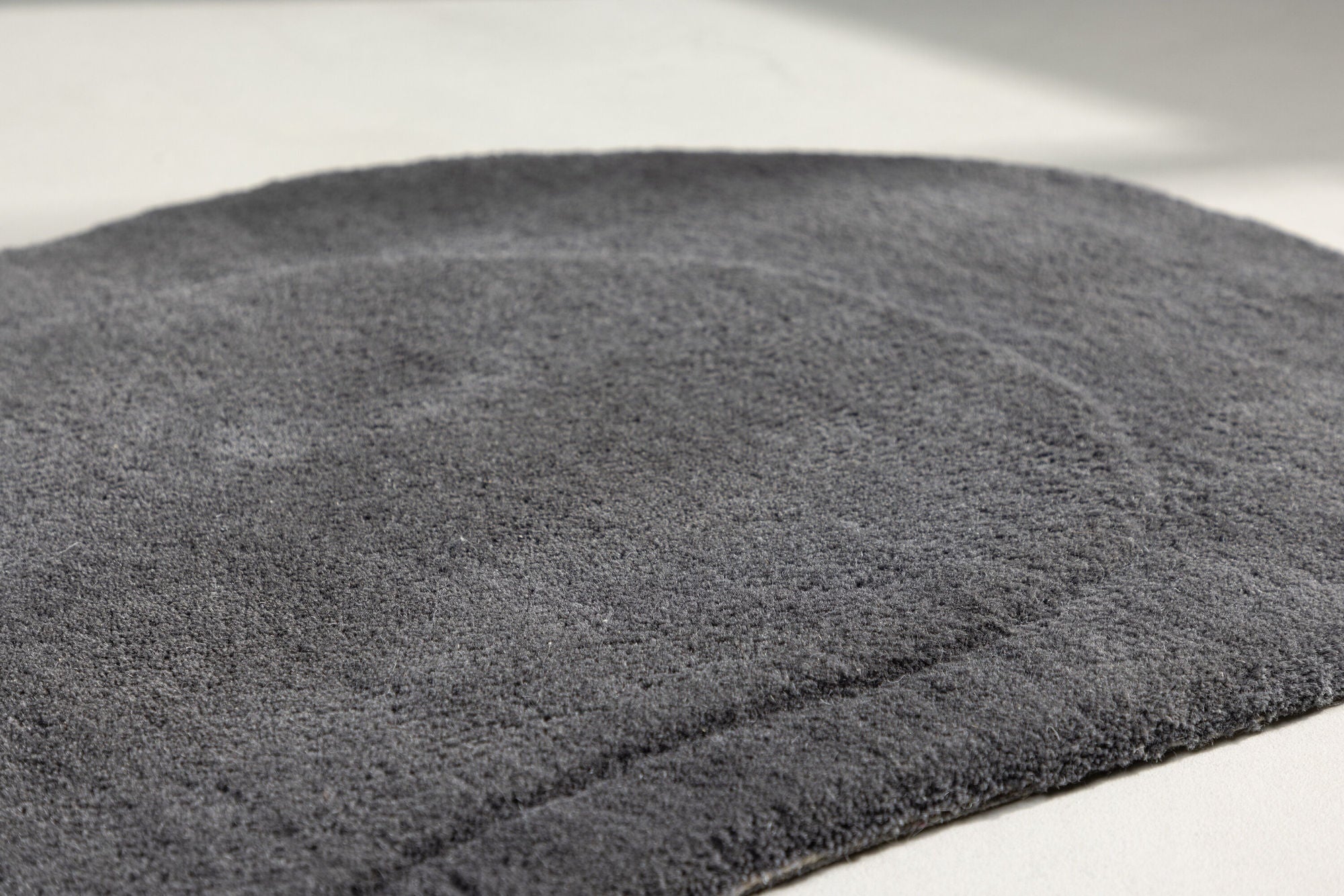 Venture Home Sten Wool Blend w Cloth backing - 50*75-  -Oval -Dark grey