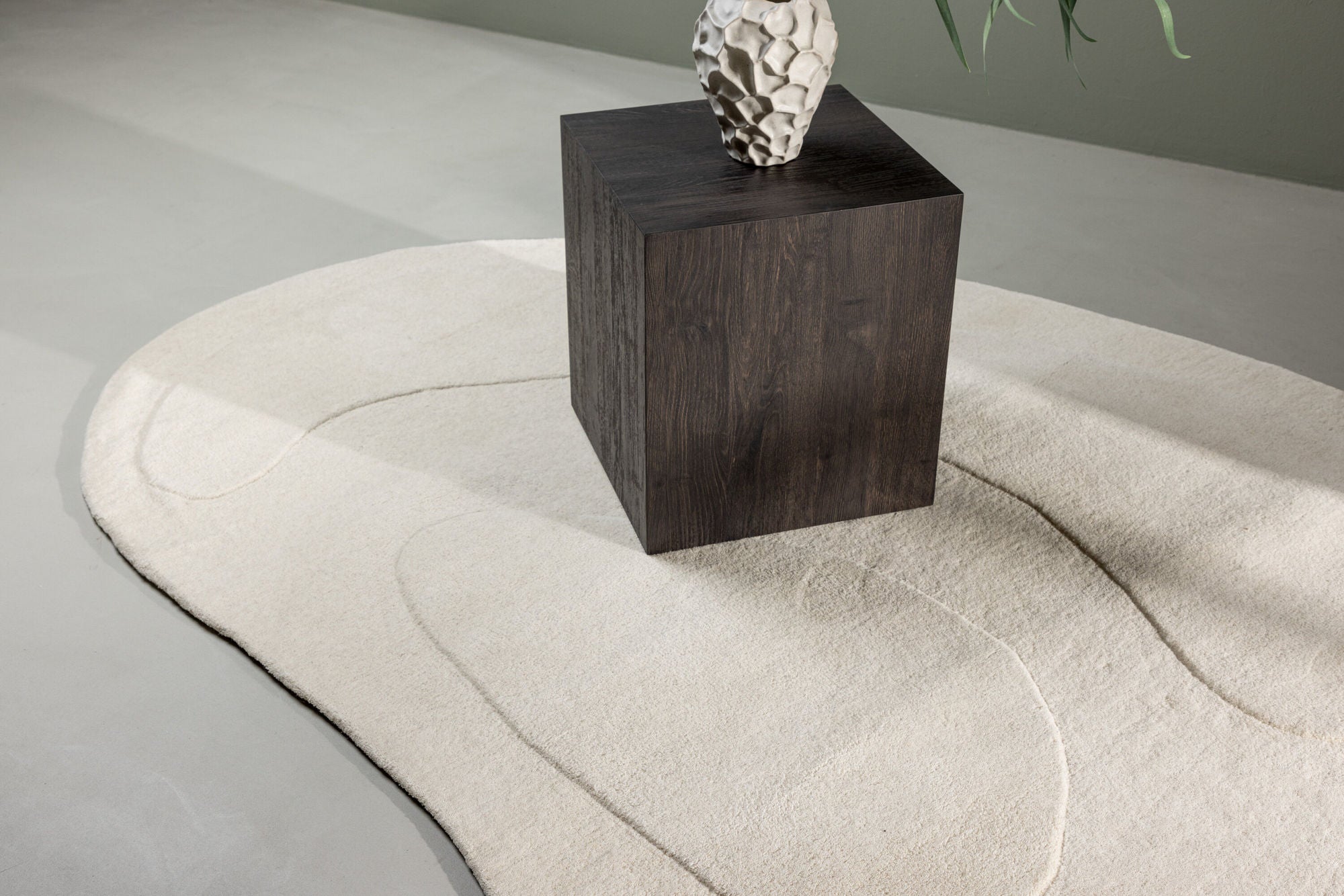Venture Home Enard Wool Blend w Cloth backing - 290*175-  -Oval -White