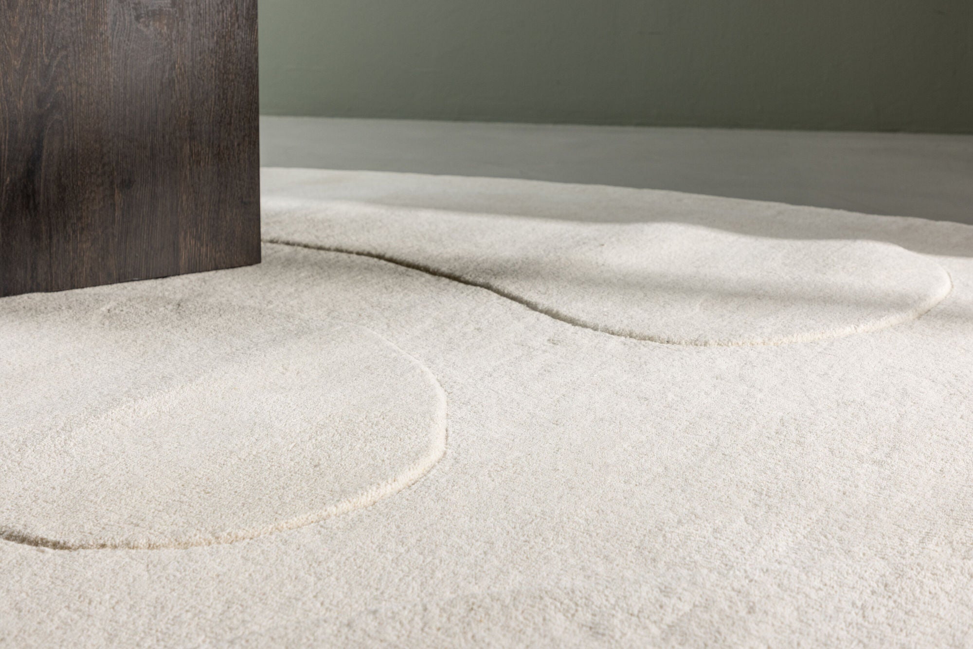 Venture Home Enard Wool Blend w Cloth backing - 290*175-  -Oval -White
