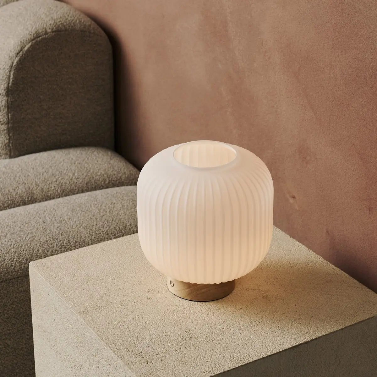 Lyla lysebrun unik genopladelig bordlampe