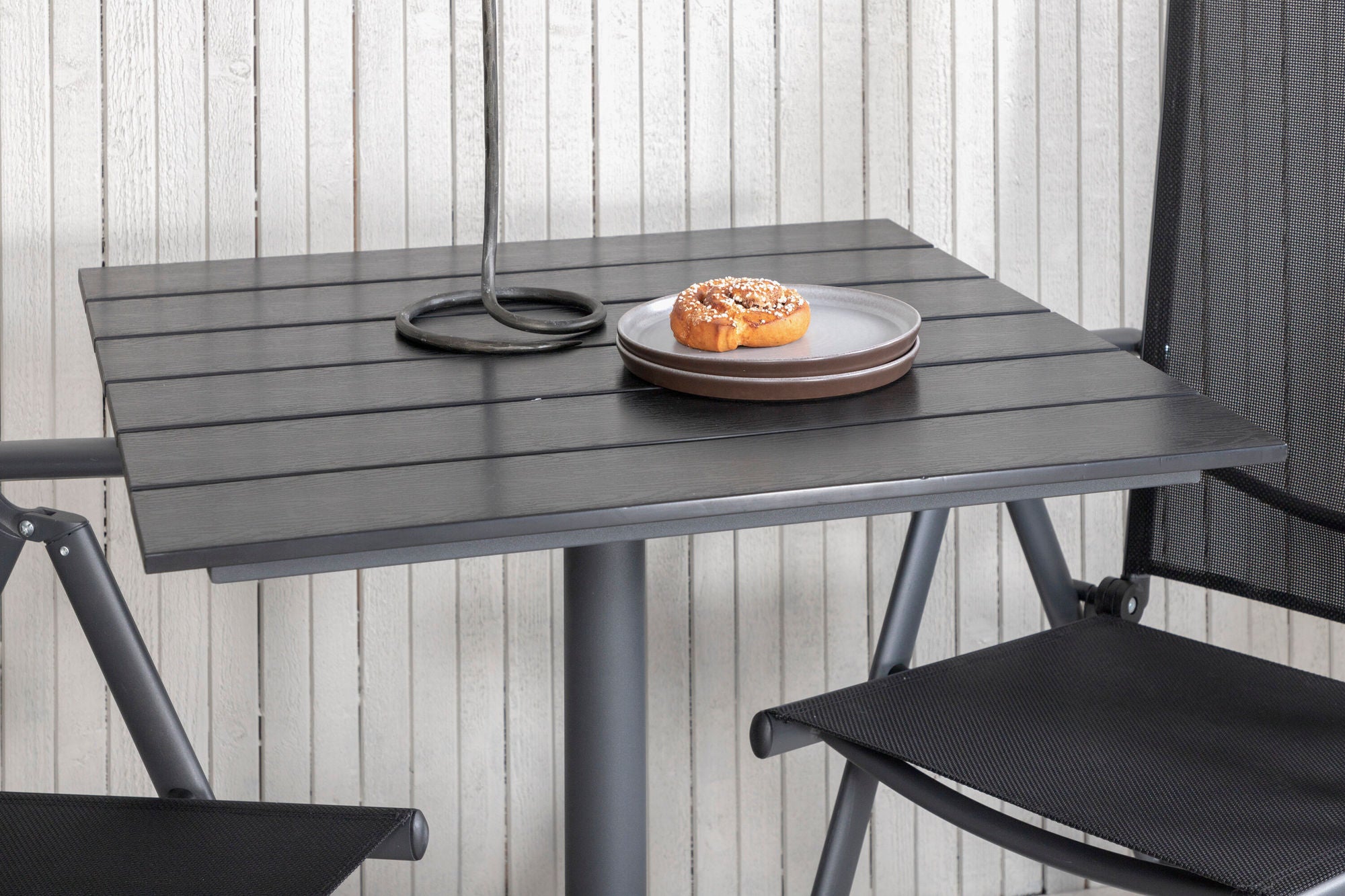 Venture Home Colorado - Cafébord - 70*70 - Matt Svart / Svart Aintwood+Break 5:pos stol - B