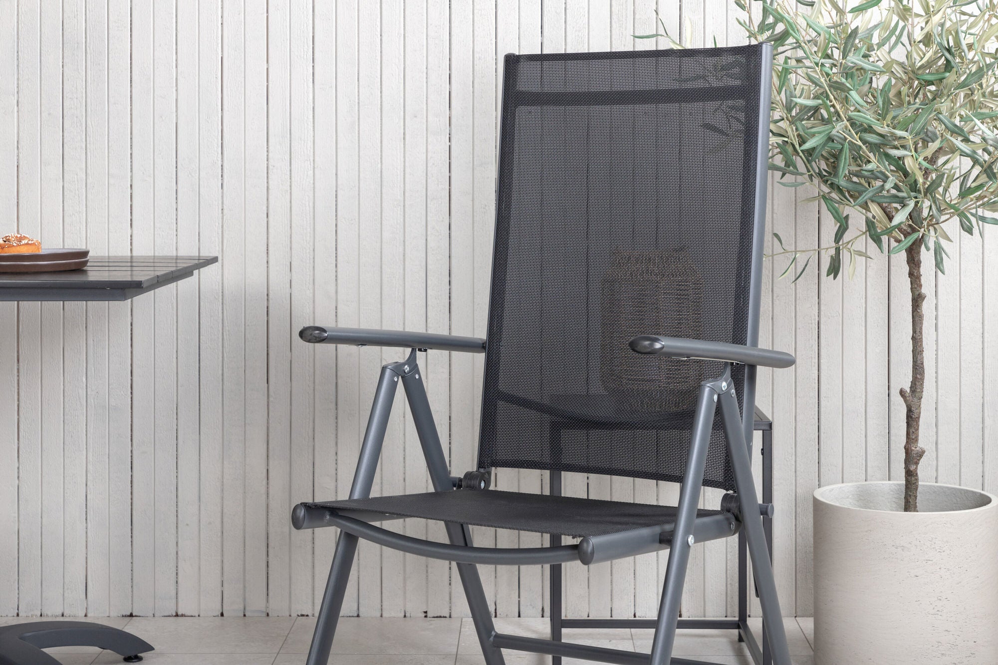 Venture Home Colorado - Cafébord - 70*70 - Matt Svart / Svart Aintwood+Break 5:pos stol - B