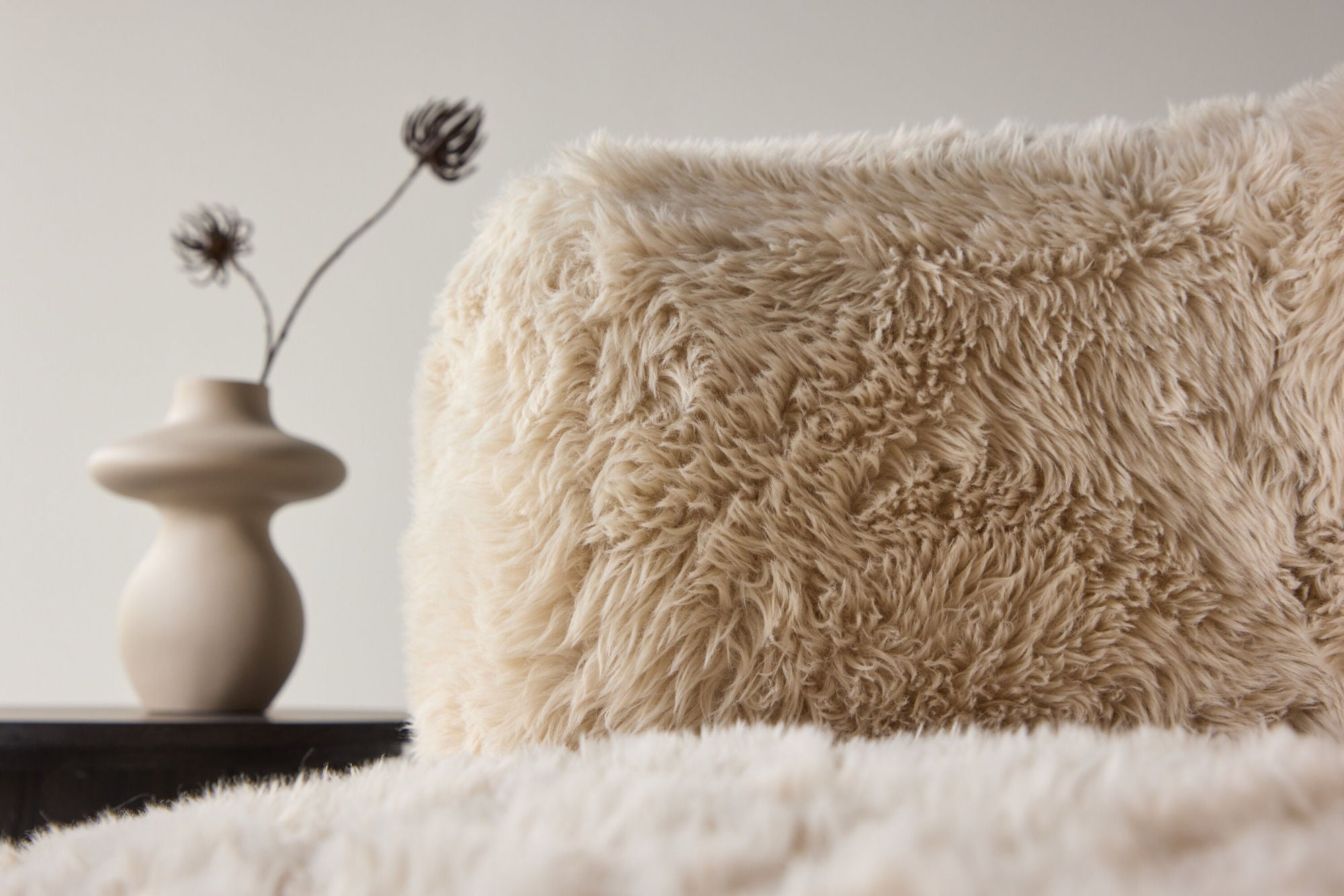 Venture Home Gert Armchair - Metal frame / Offwhite Fake Fur