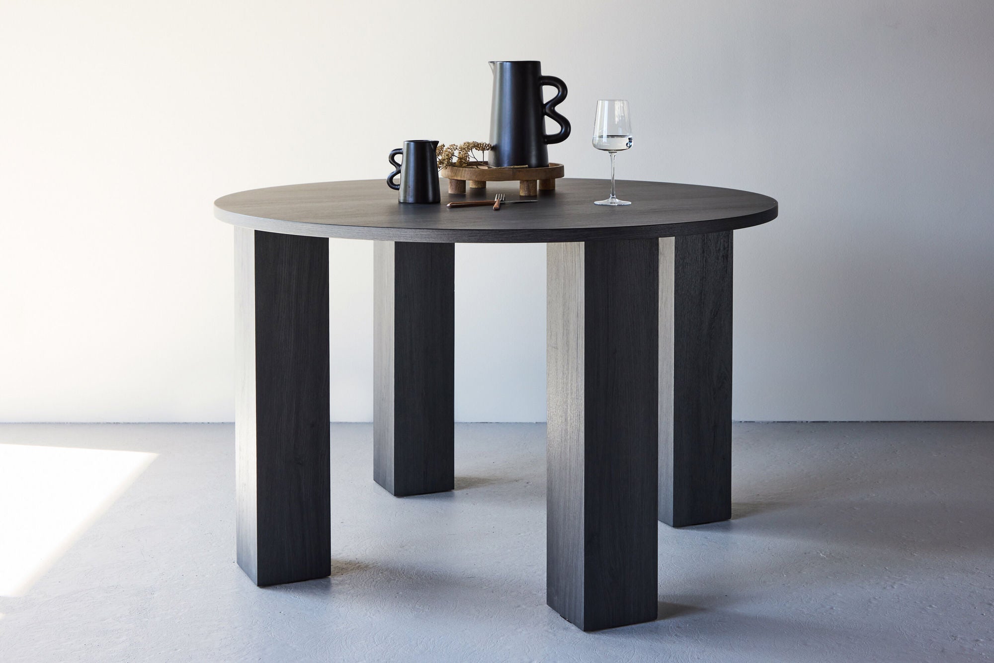 Venture Home Juno rund spisebord Ф120x75 cm - MDF with Black 3D Paper