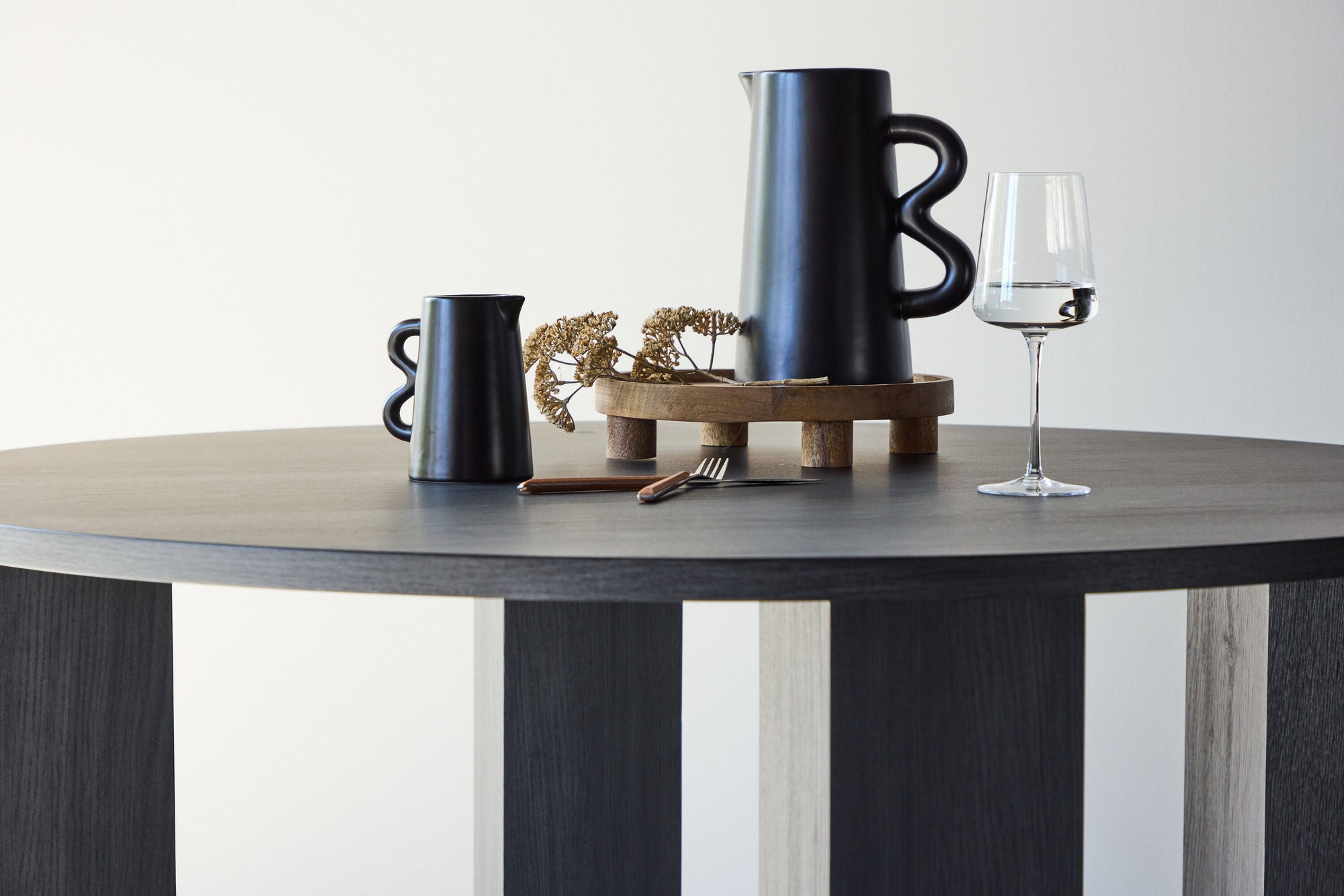 Venture Home Juno rund spisebord Ф120x75 cm - MDF with Black 3D Paper