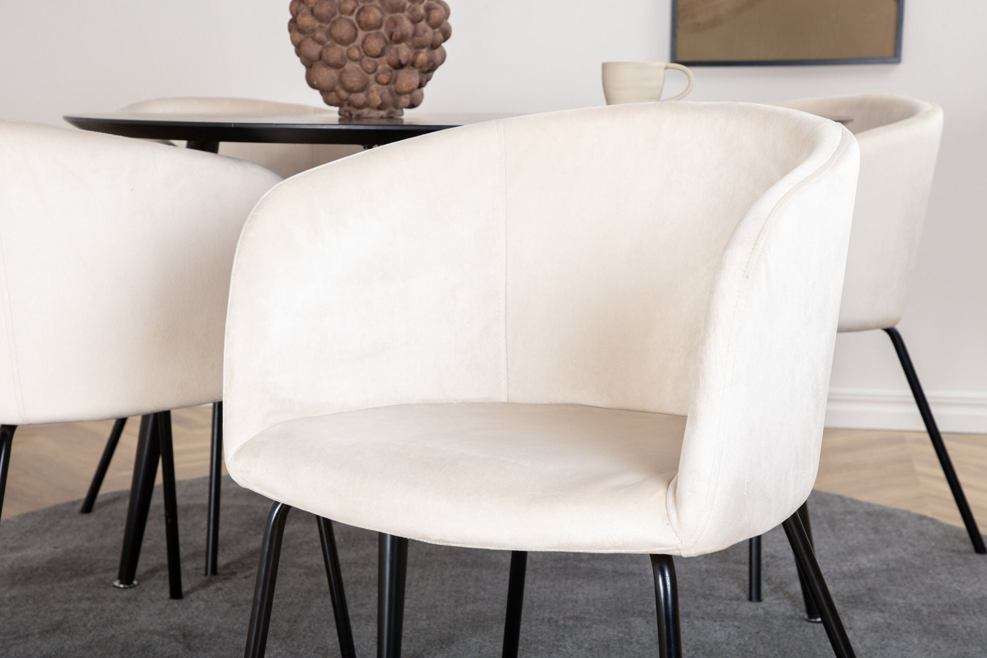 Venture Home Dipp spisebord - 115cm - Black Veneer / All black legs +Berit stol - Black / Beige Velvet_4