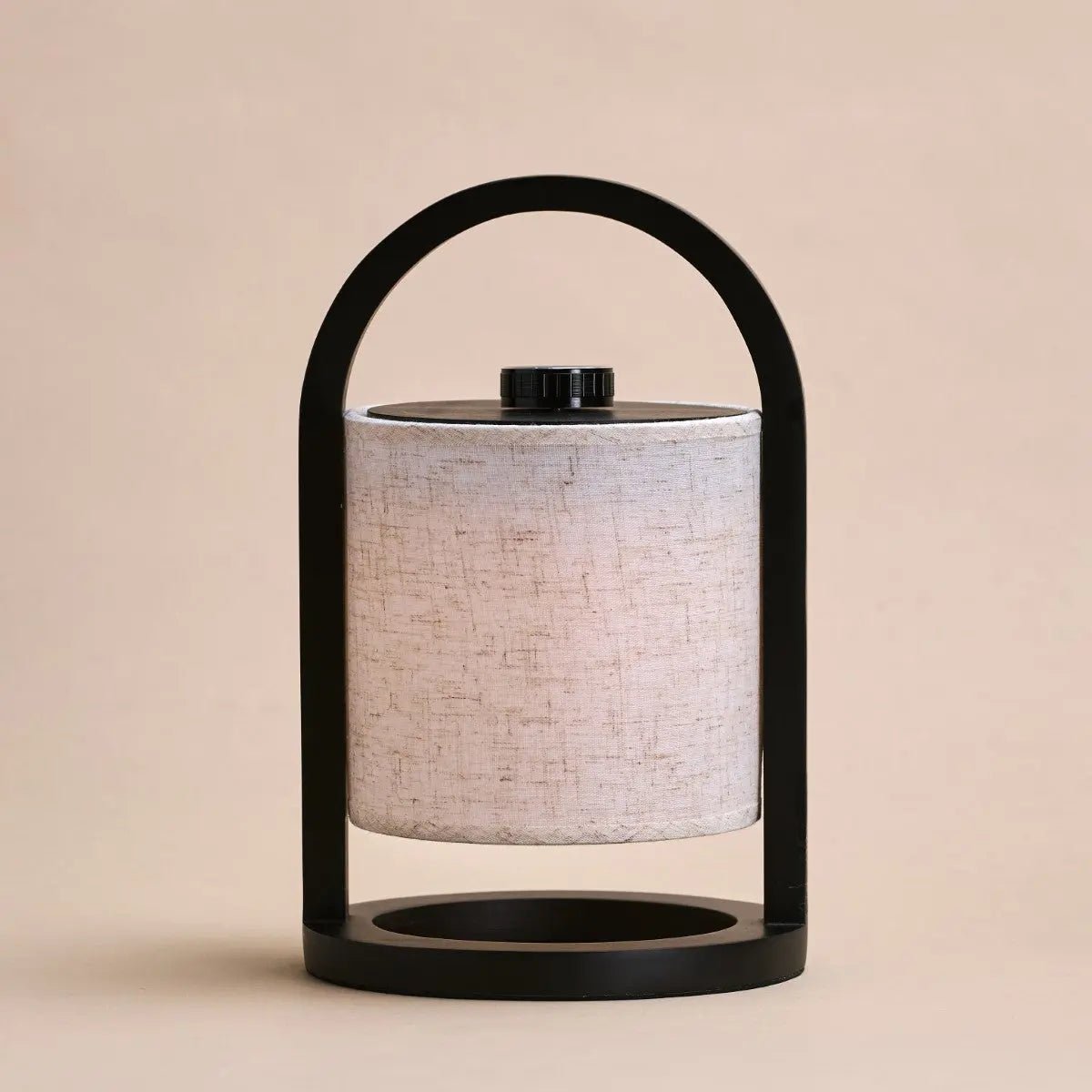 River Black genopladelig træ bordlampe