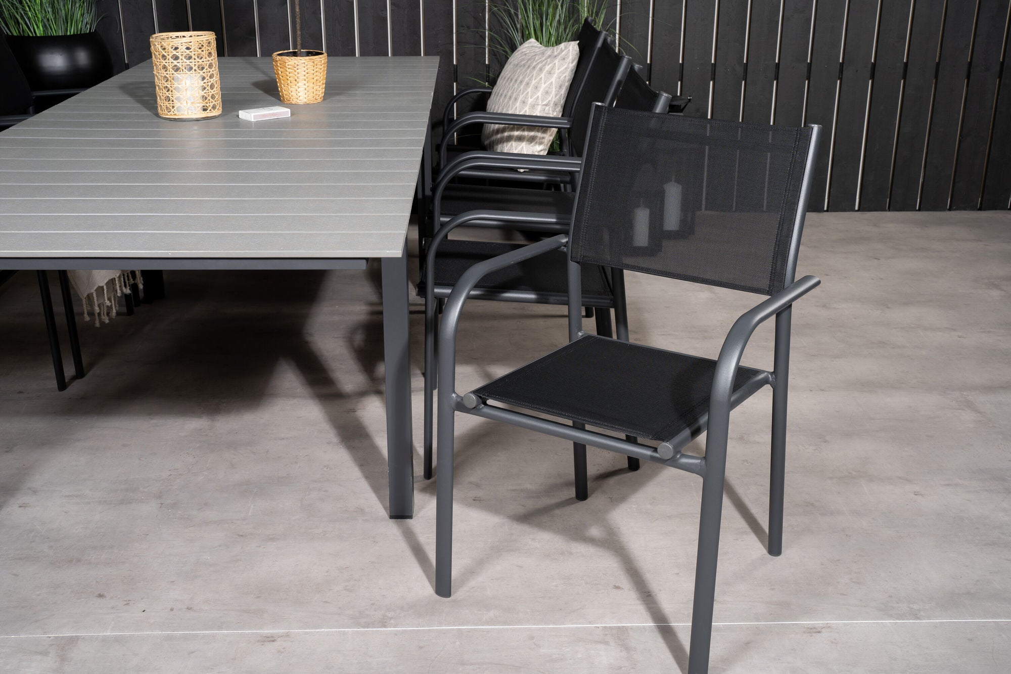 Venture Home Levels bord 160/240 - Black/Grey - Santorini Arm stol (Stackable) - Black alu / Black Textilene 8
