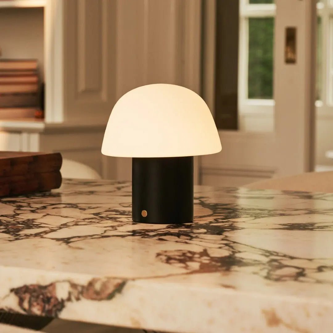 Yannick Black genopladelig bordlampe