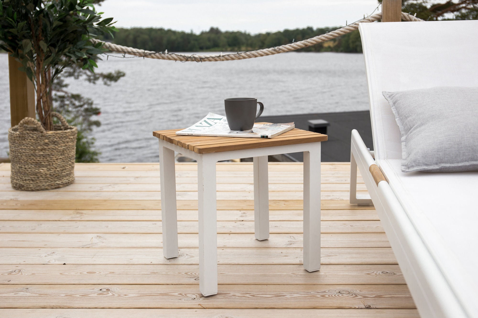 Venture Home Mexico Side bord 40*40 - White/Teak