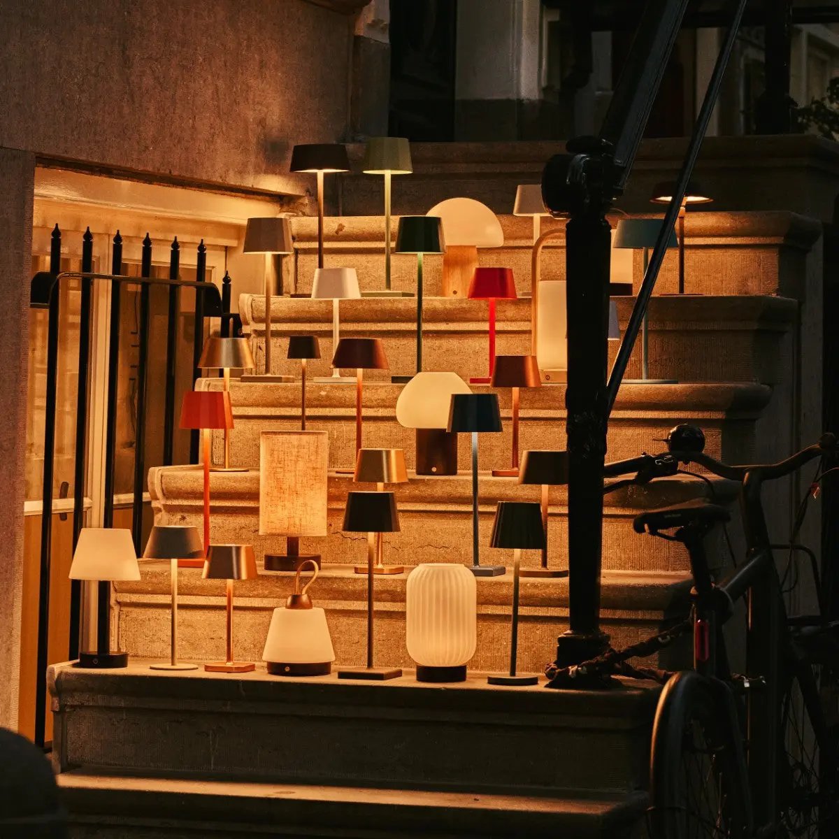 Rover Chestnut Brown genopladelig træ bordlampe