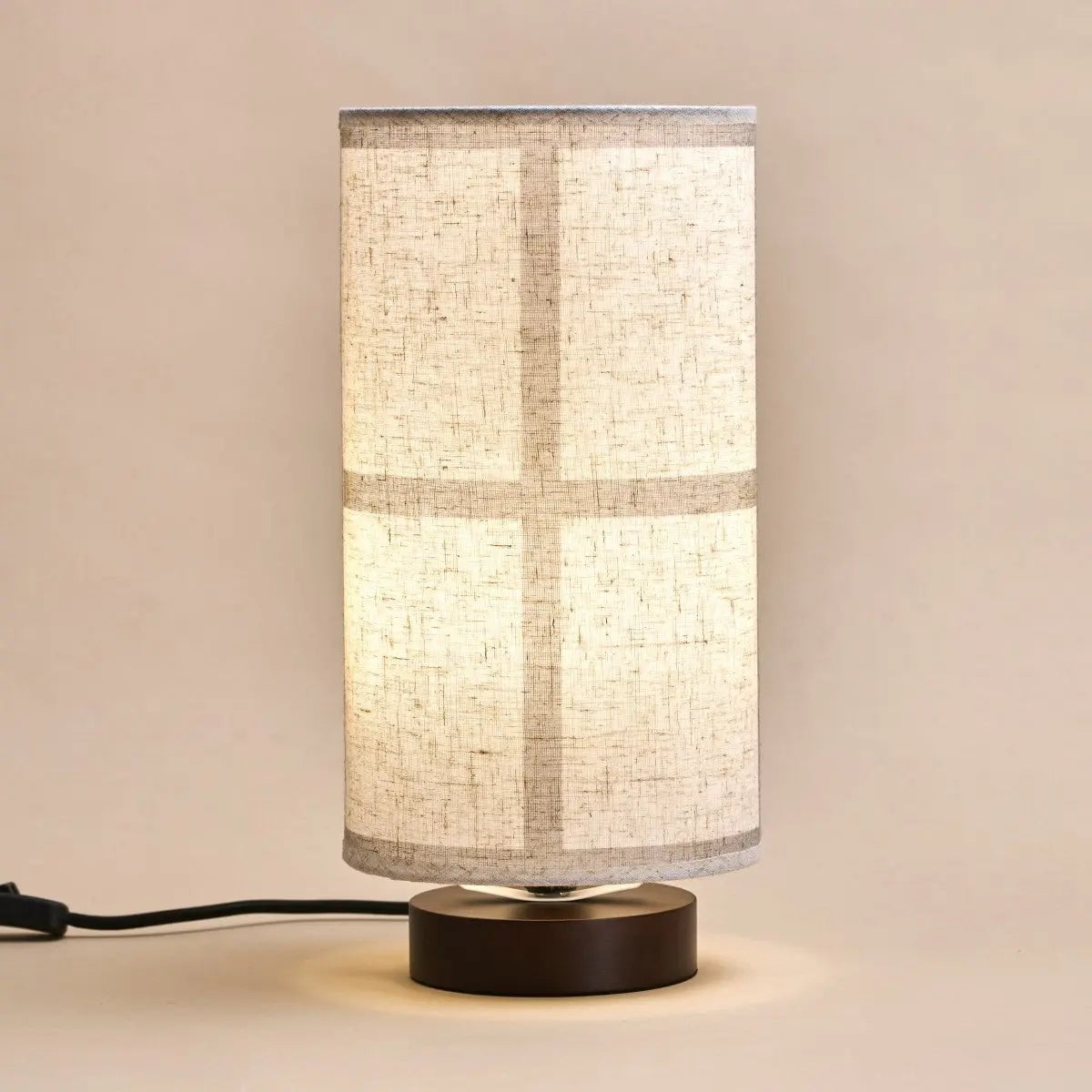 Sakura Mørkebrun Bordlampe | Linenmix skærm & stilfuld belysning