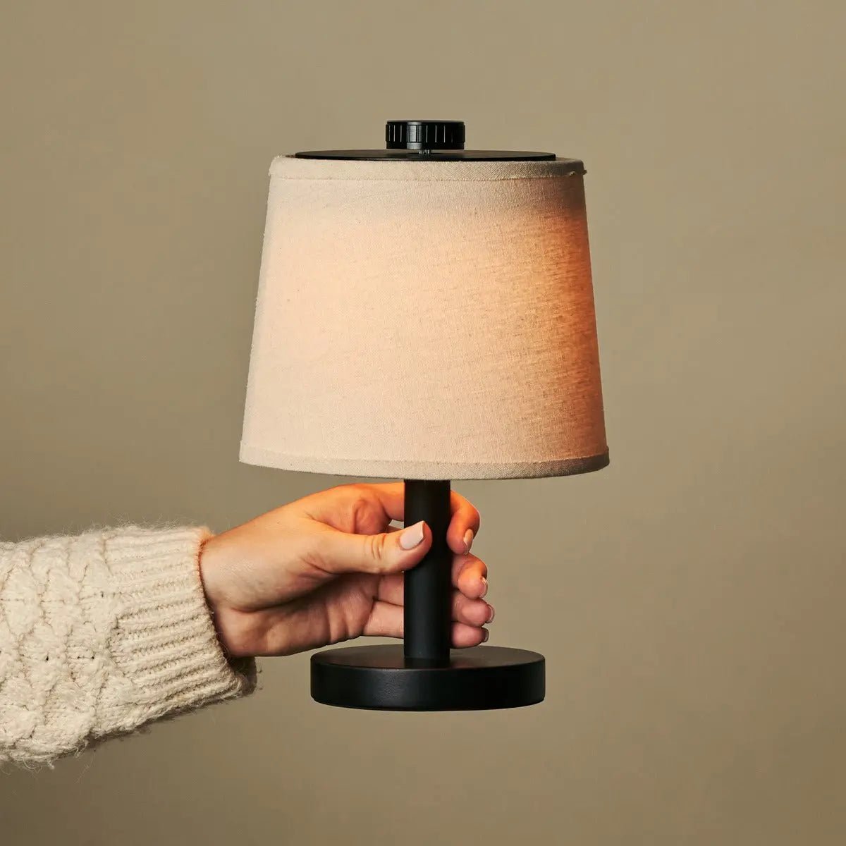 Rover sort genopladelig træ bordlampe