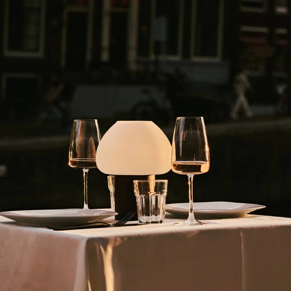 Fynn Mørkebrun genopladelig træ bordlampe