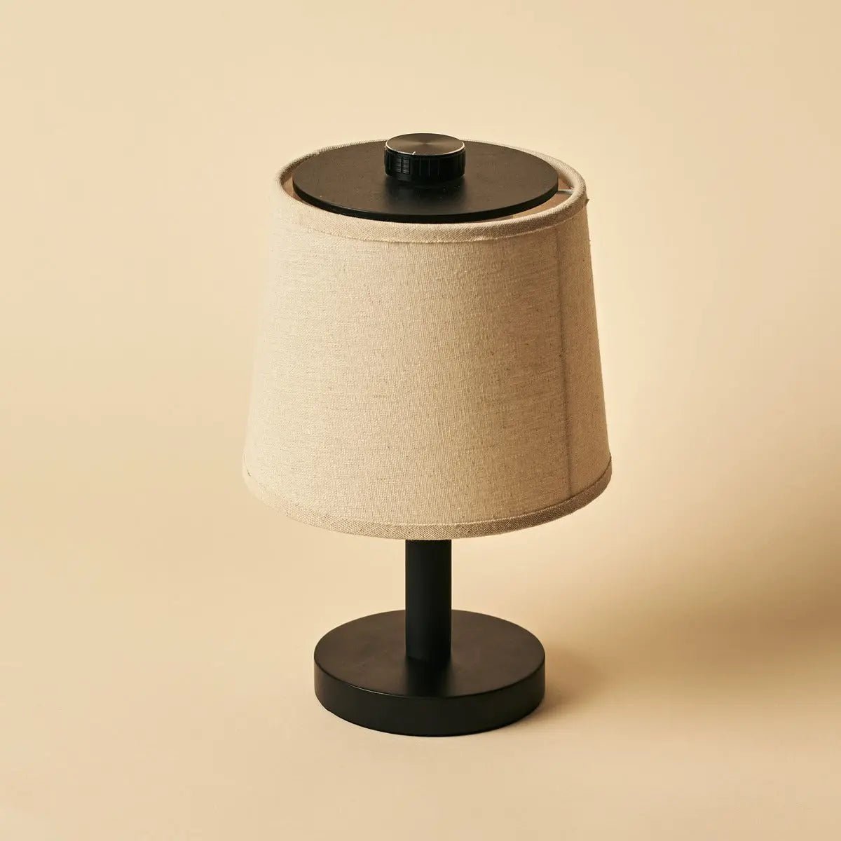 Rover sort genopladelig træ bordlampe