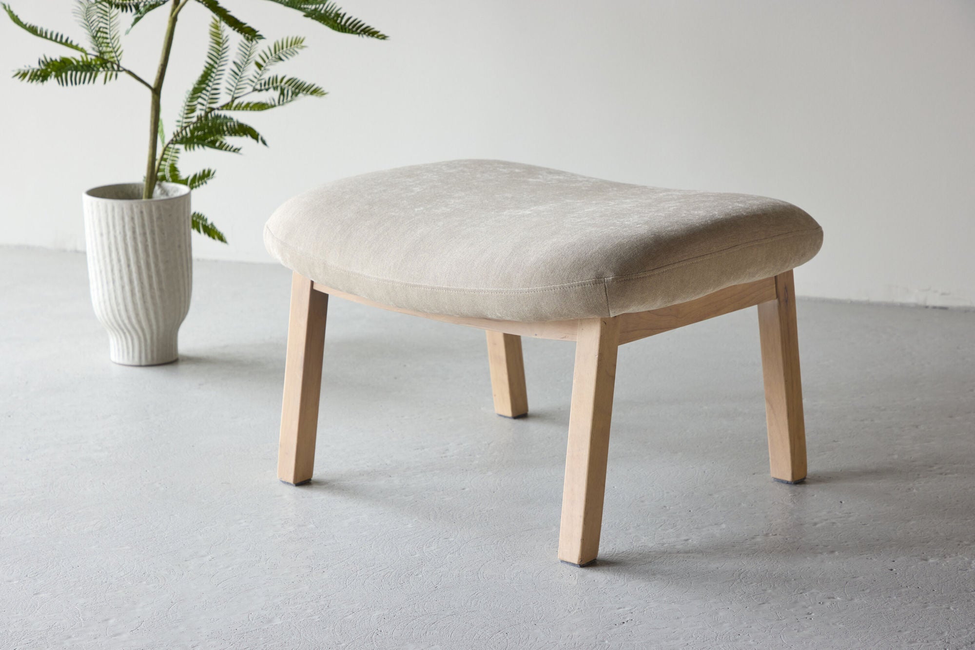 Venture Home Rile Ottoman - Whitewash/ Beige
