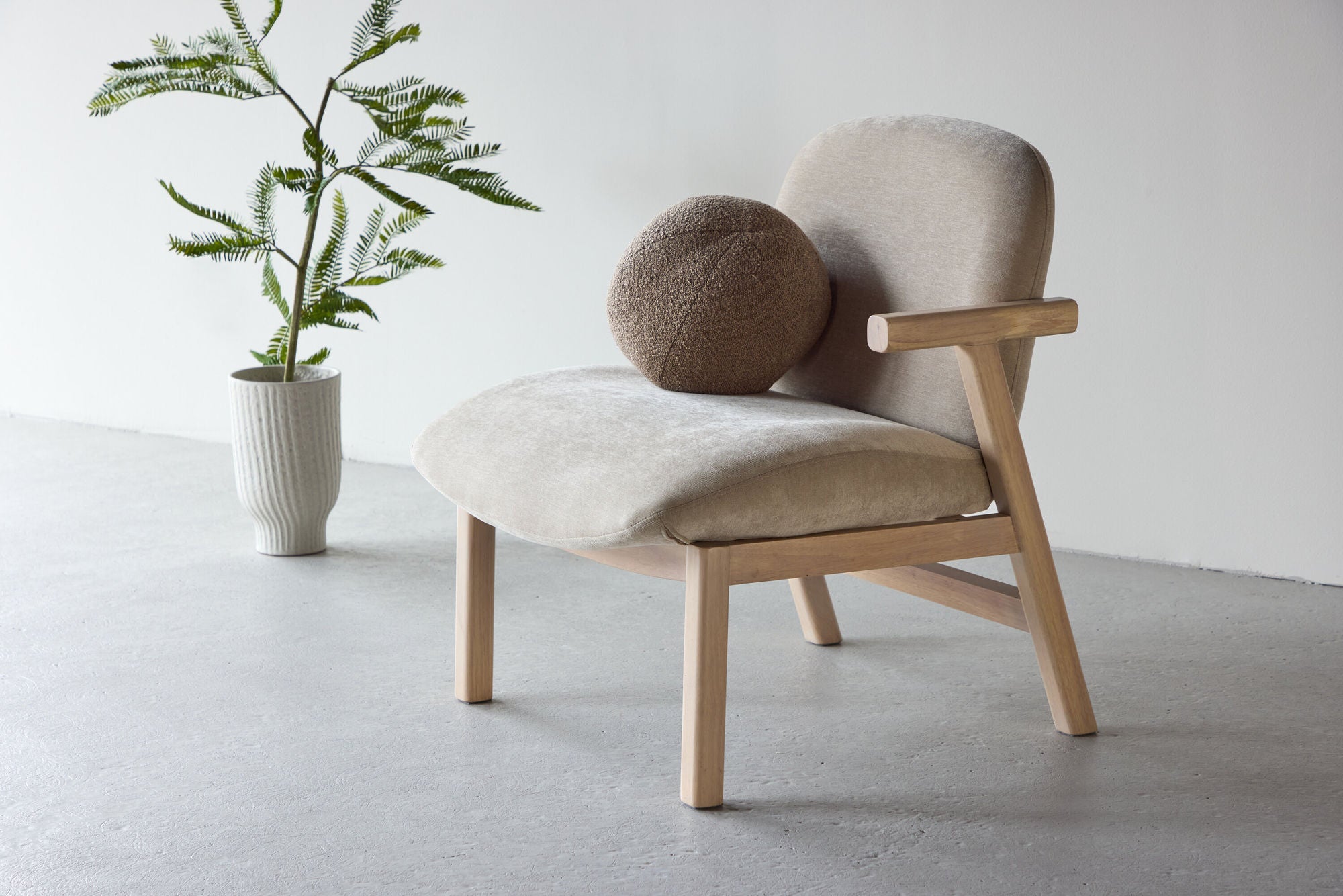 Venture Home Rile Armchair - Whitewash/ Beige