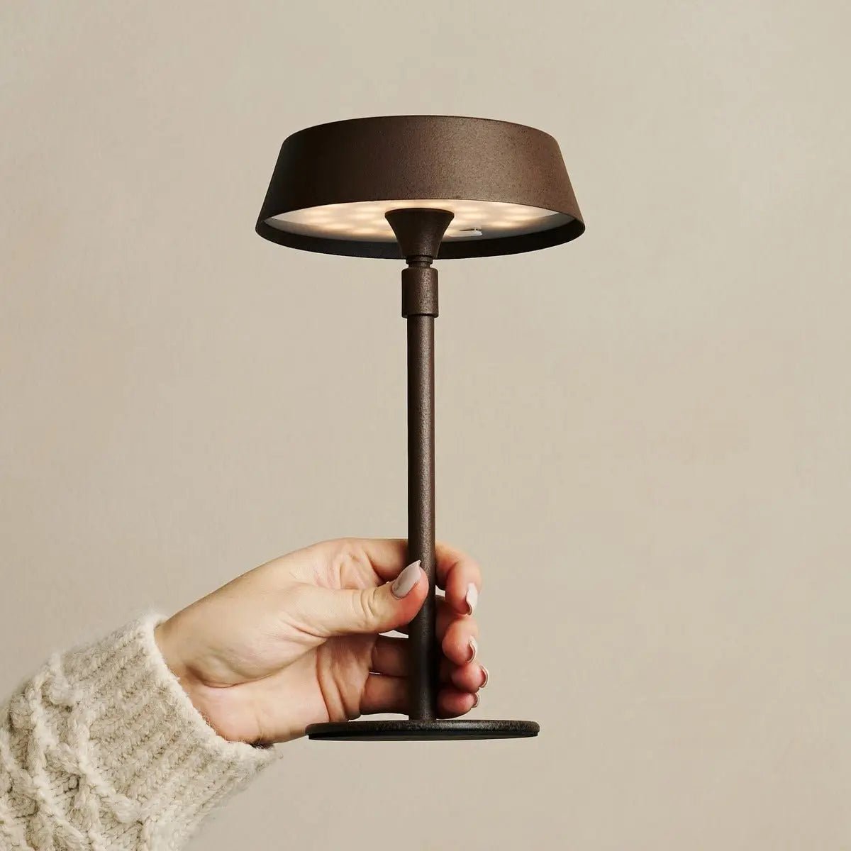 Luca Mocha Brown USB genopladelig bordlampe