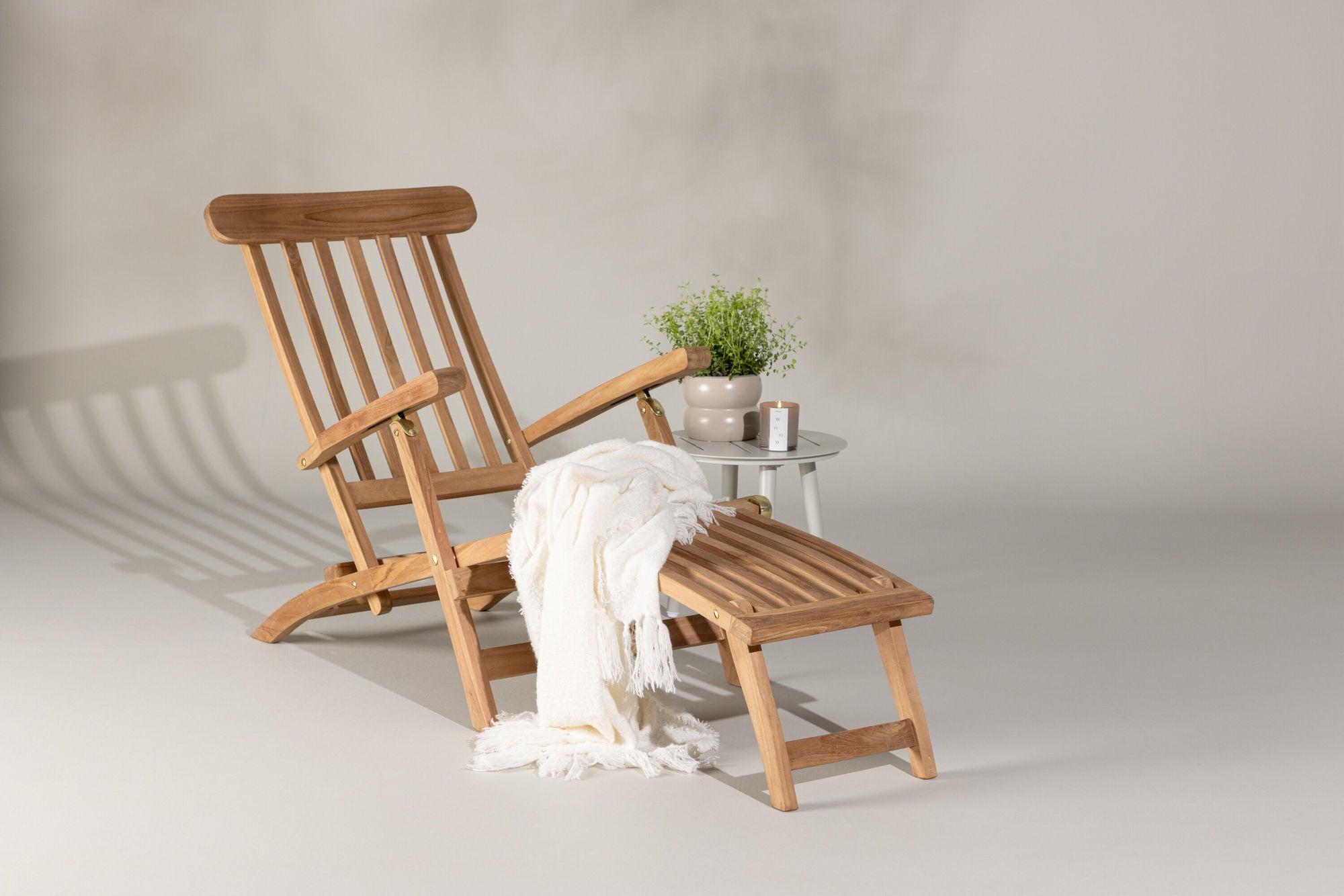 Venture Home Kenya Sunbed - Teak