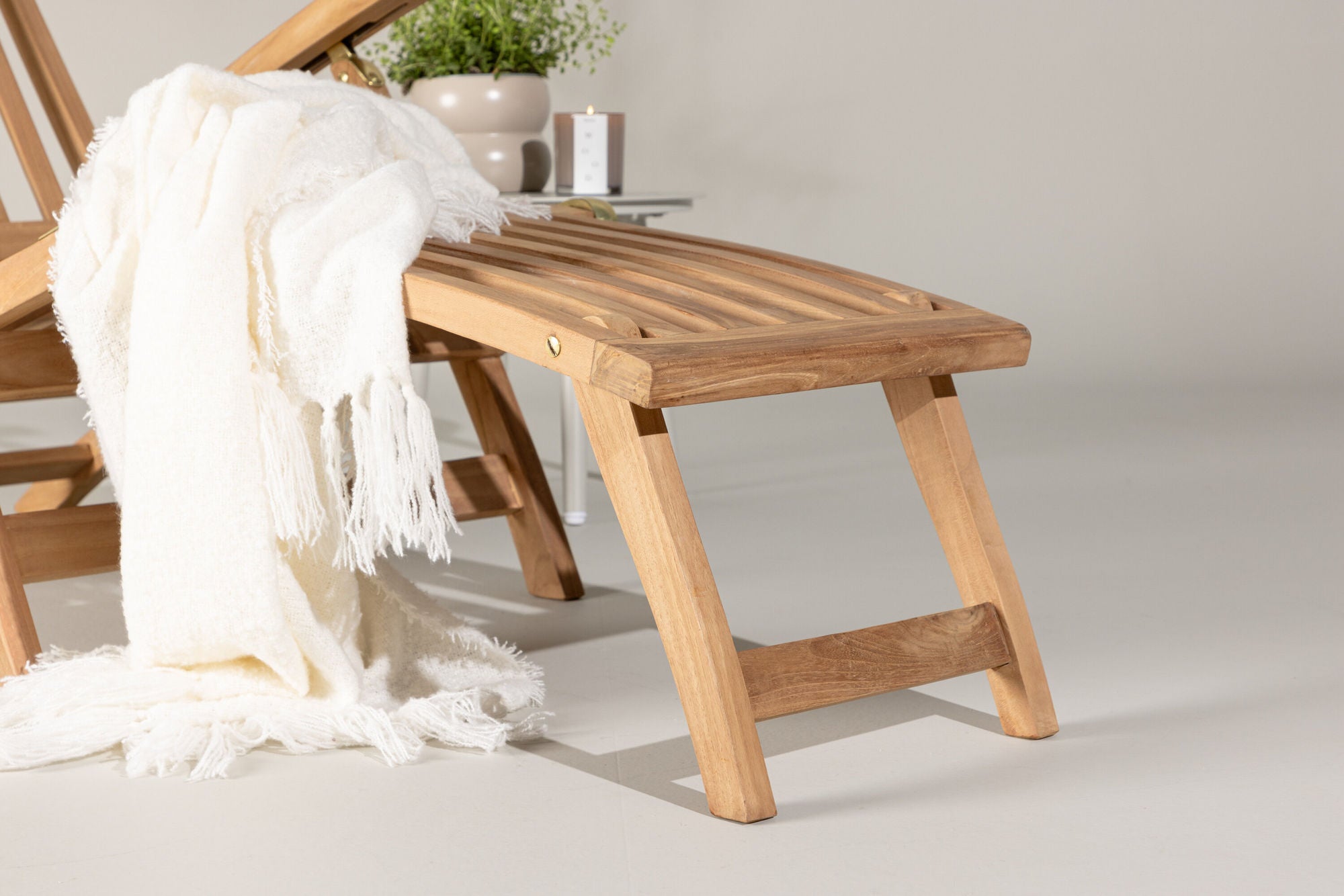 Venture Home Kenya Sunbed - Teak