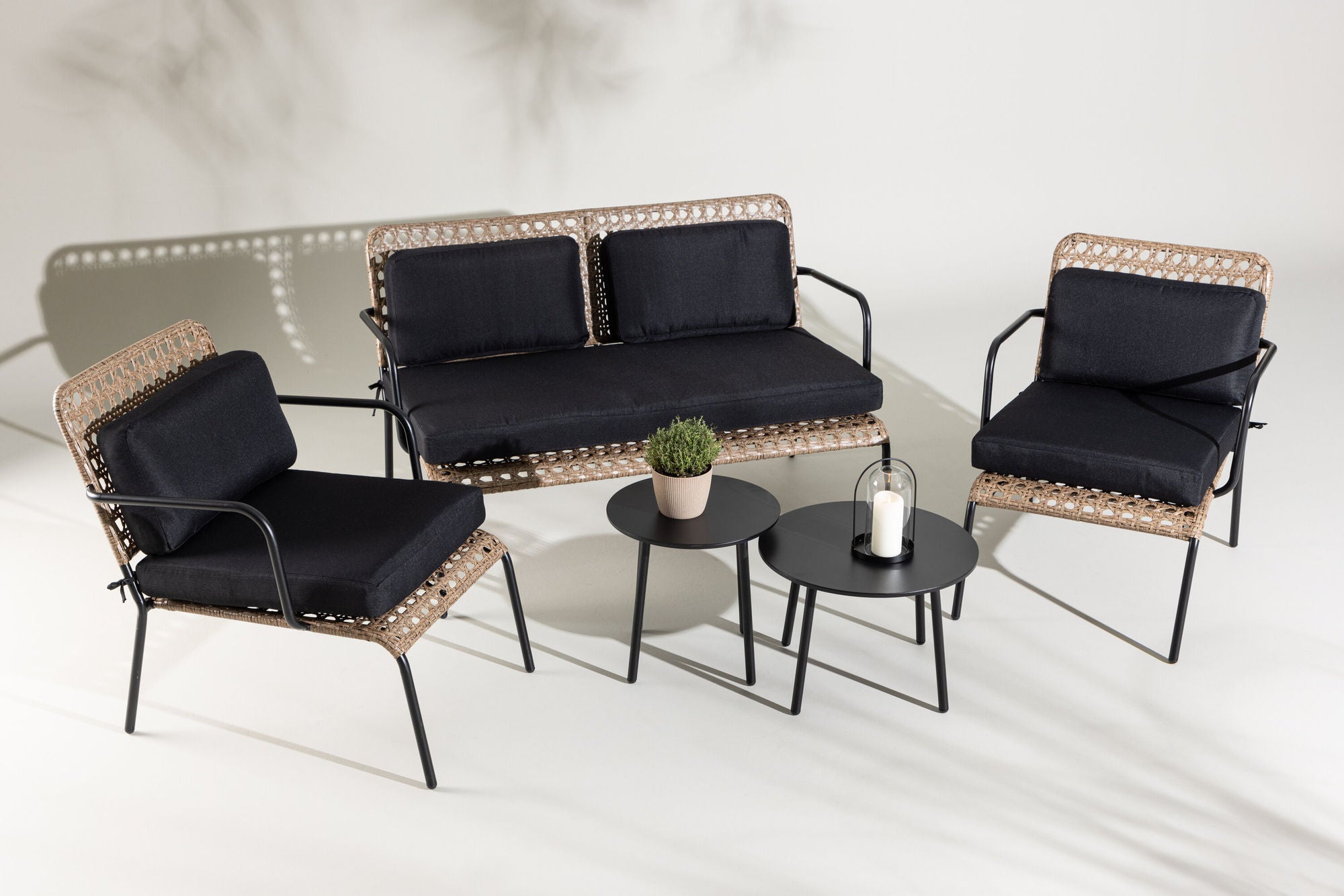 Venture Home Paola Sofa set - Black Steel / Nature Wicker / Black Cushion