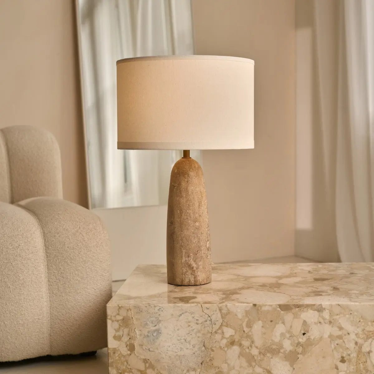 Isla travertin bordlampe
