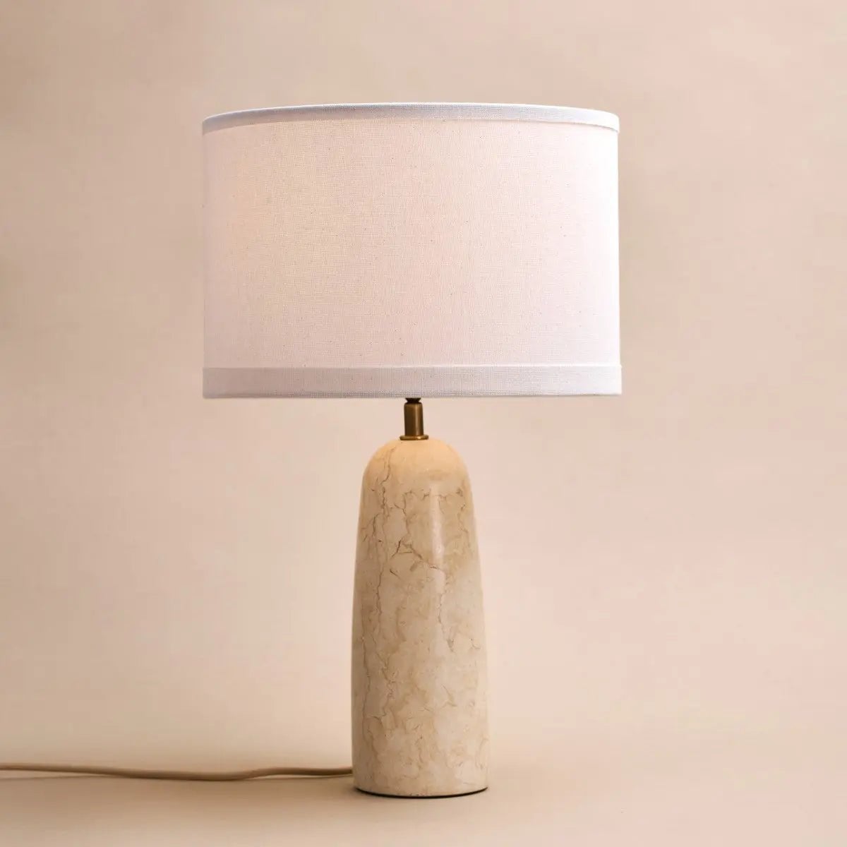 Charlotte marmor bordlampe