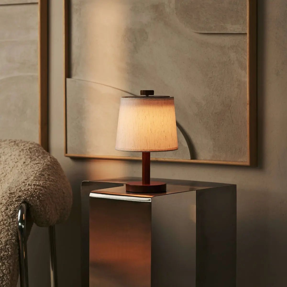 Rover Chestnut Brown genopladelig træ bordlampe