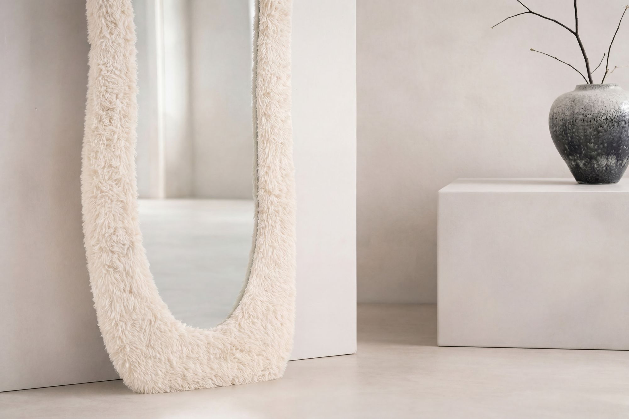 Venture Home Mirza spejl - 193*67cm - Beige Fake Fur / Glass