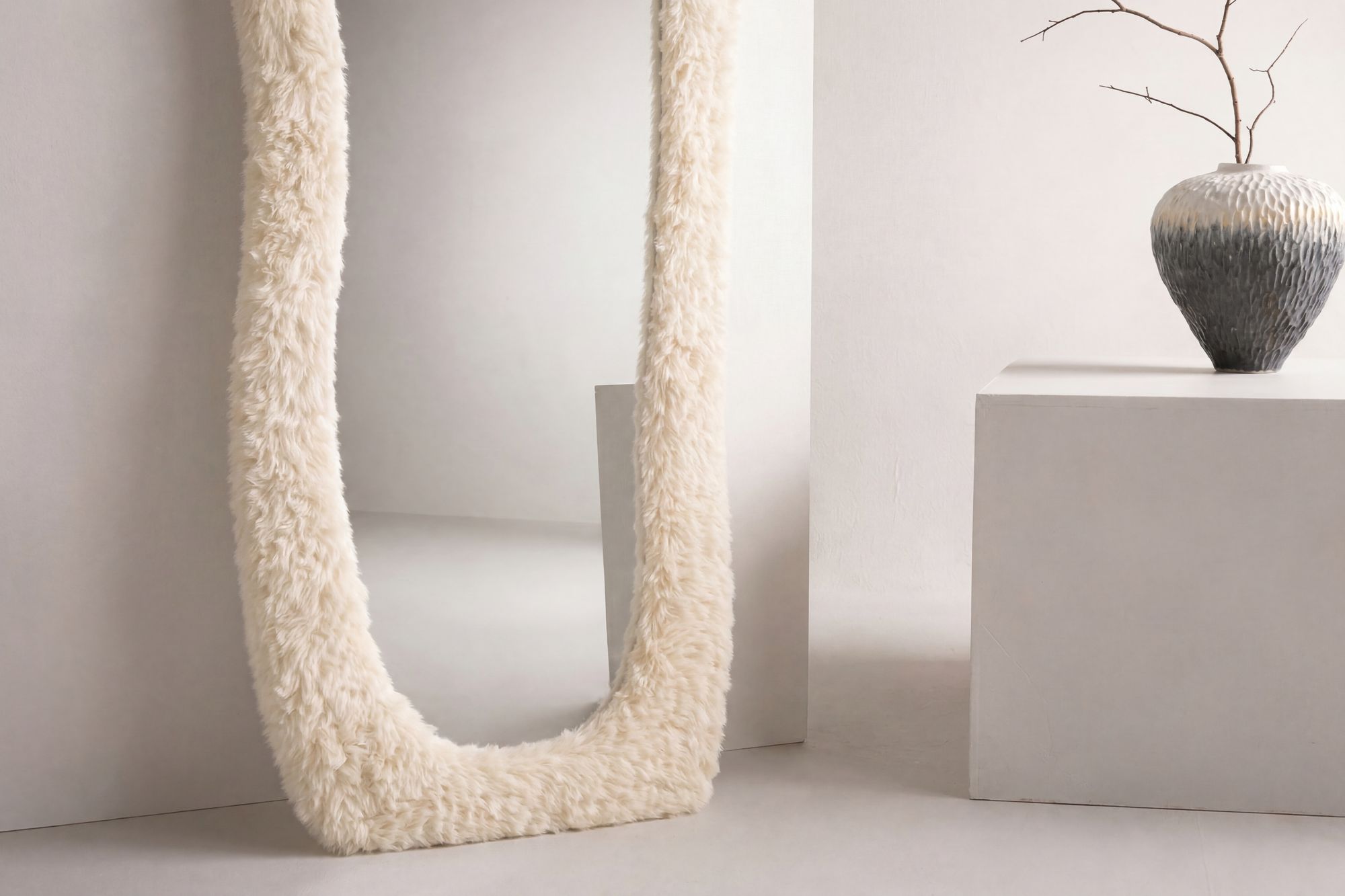 Venture Home Mirza spejl - 160*60cm - Beige Fake Fur / Glass