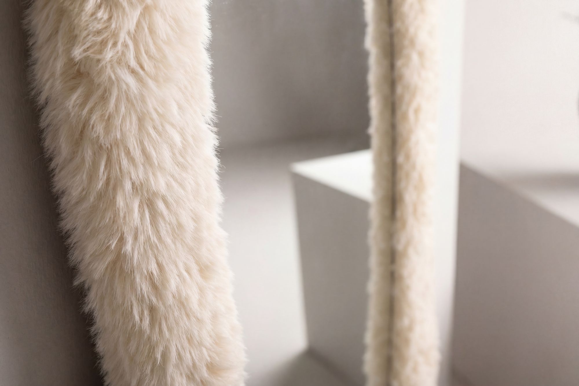 Venture Home Mirza spejl - 160*60cm - Beige Fake Fur / Glass