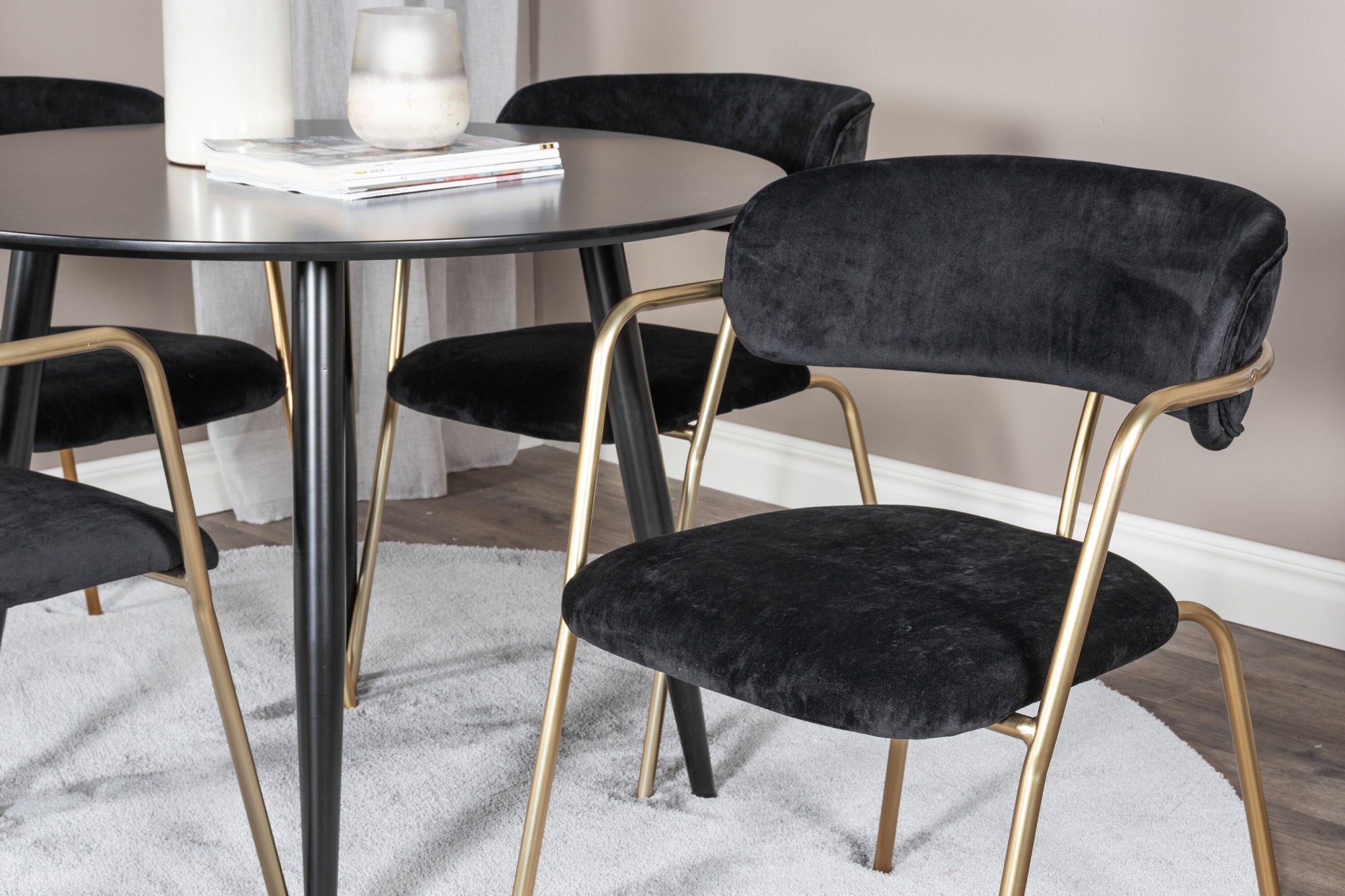 Venture Home Plaza Runt Matbord - Svart / Svart - ø100*H75 +Arrow armchair - Brass Legs - Black Velvet _4