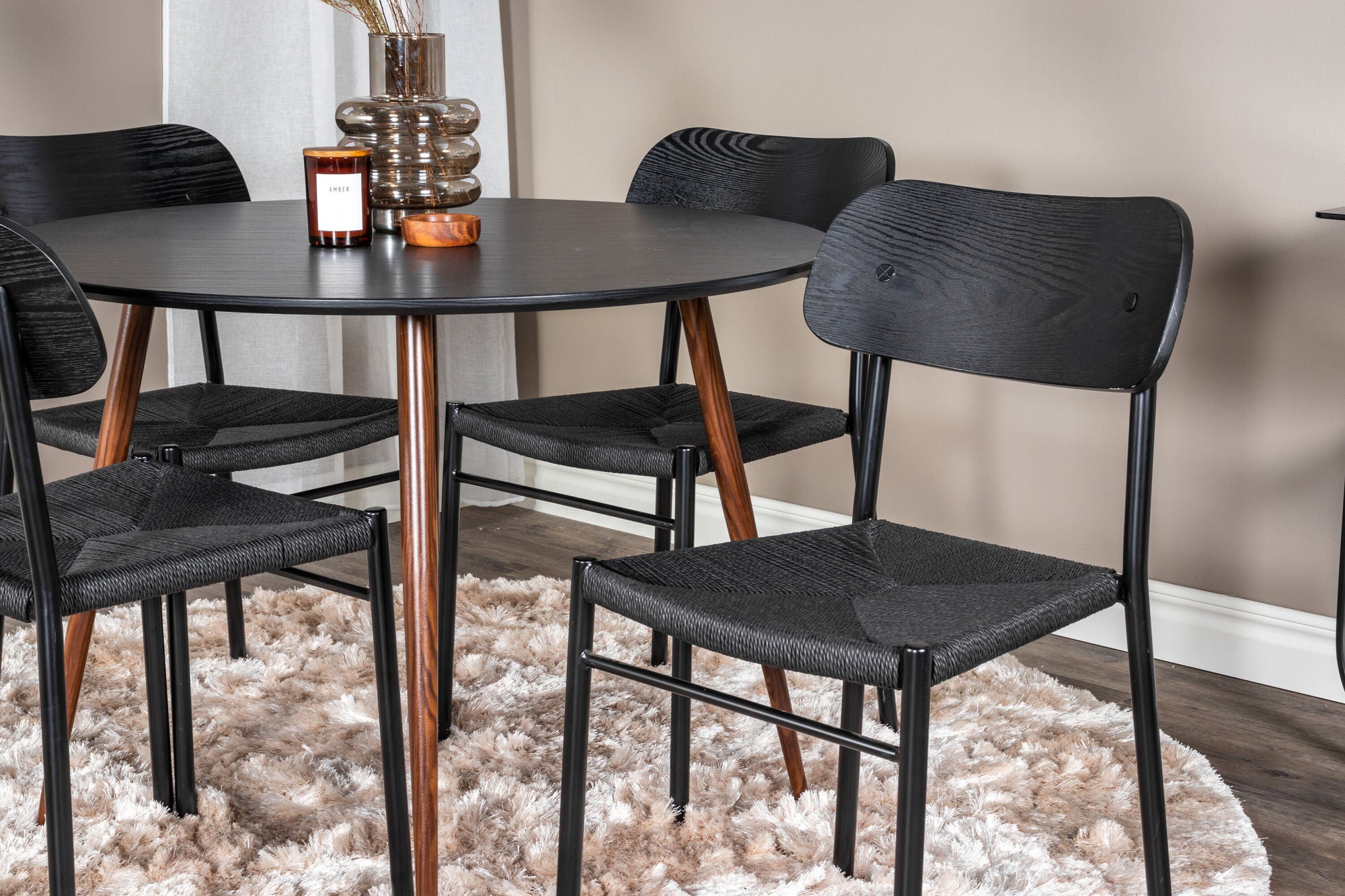 Venture Home Plaza rund bord 100 cm - Black Top - Walnut legs +Polly Spisebordsstol 2-pack - Black / Black _4