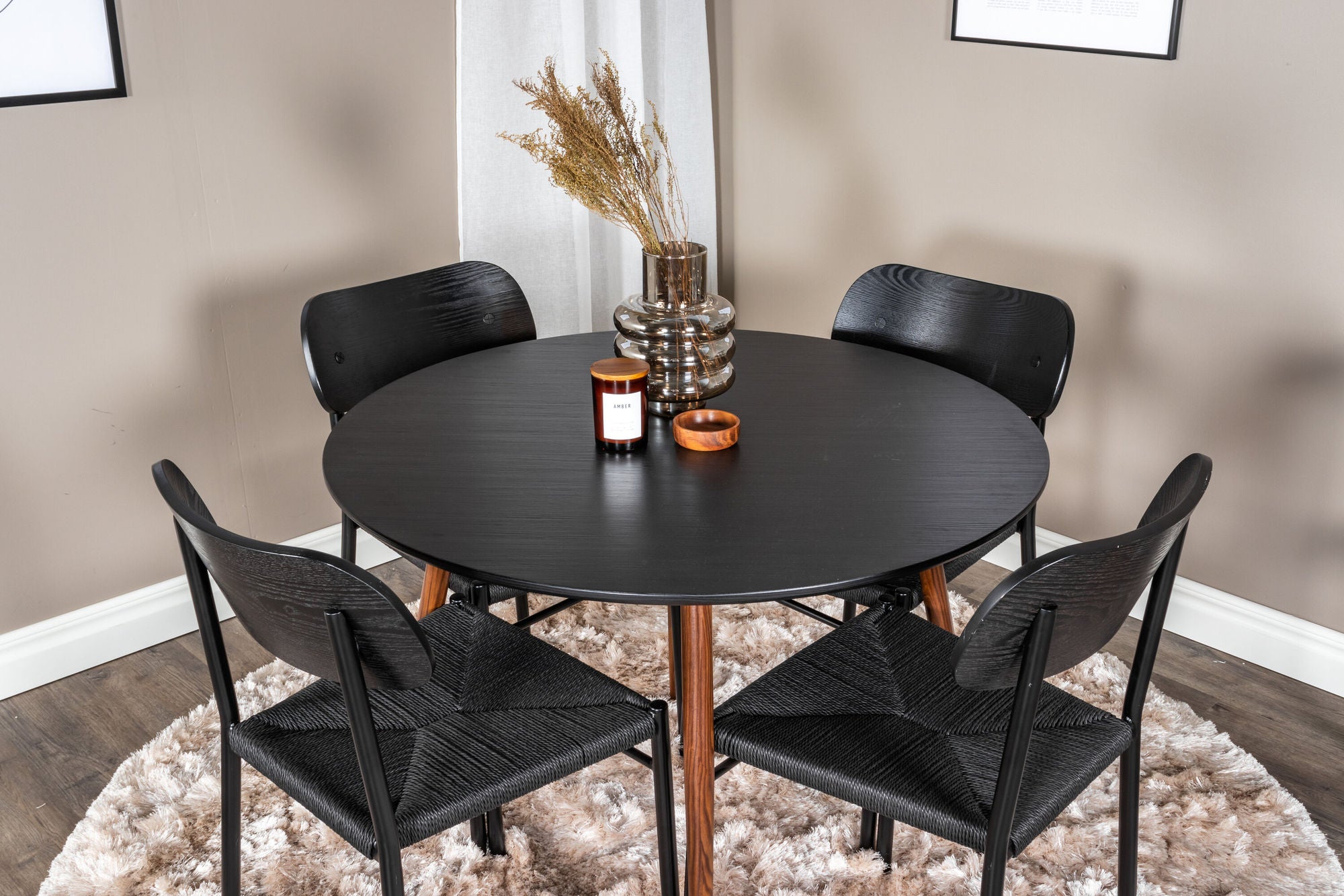 Venture Home Plaza rund bord 100 cm - Black Top - Walnut legs +Polly Spisebordsstol 2-pack - Black / Black _4