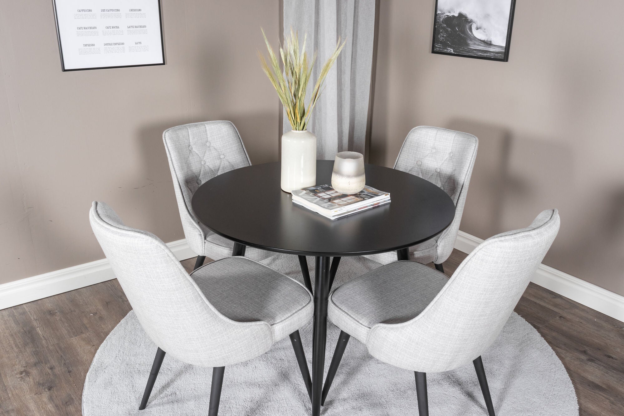 Venture Home Plaza Runt Matbord - Svart / Svart - ø100*H75 +Velvet Deluxe Spisebordsstol - Black Legs - Light Grey Fabric _4