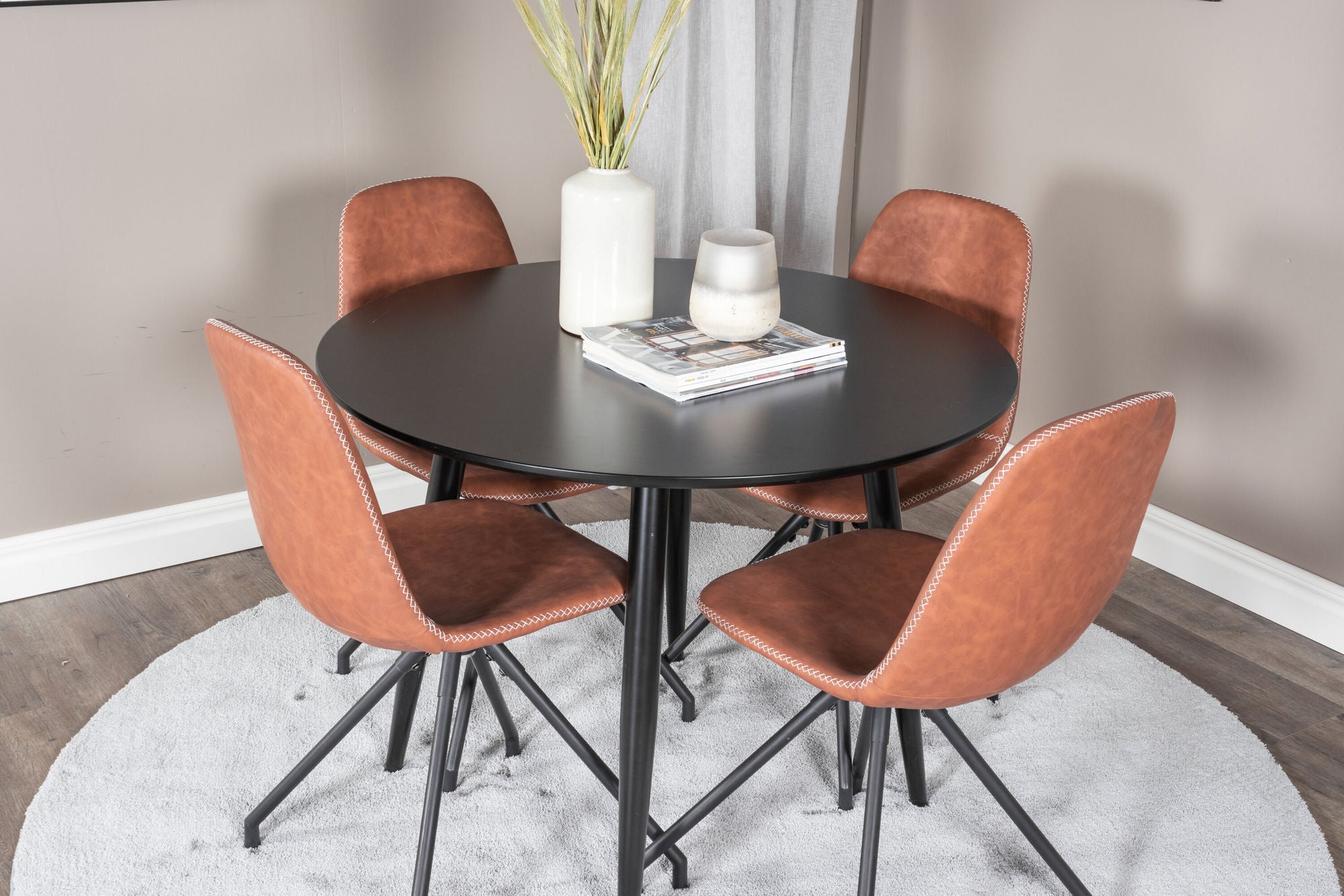 Venture Home Plaza Runt Matbord - Svart / Svart - ø100*H75 +Polar Spisebordsstol with Spin function - black Legs - Brown PU - White Stitches _4