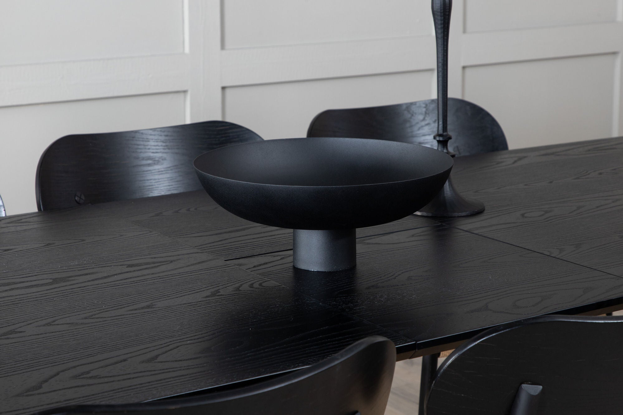 Venture Home Gold Extention bord - 180/220*85*H76 Black Veneer - Black legs - Brass details +Polly Steel Spisebordsstol 2-pack, K/D, Black back light seat _6