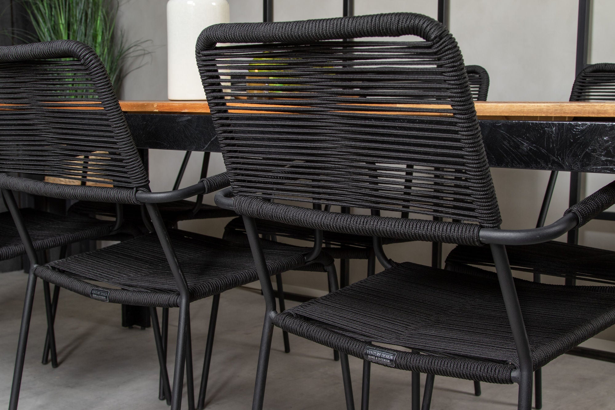 Venture Home Bois spisebord 200*100cm - Black Legs / Acacia +Lindos Armchair - Black Alu